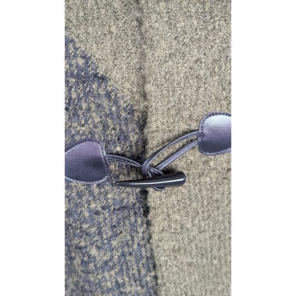 Poncho blanket style Aysmetrical Boucle  Poly blend color block OS Toggles GUC - Picture 7 of 8